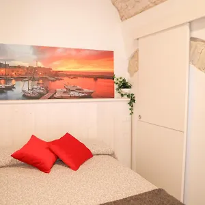 20 - Piccola In Pietra Bianca , Giovinazzo Italie